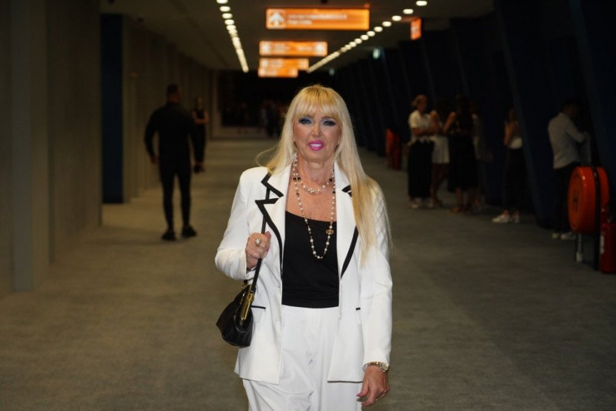 SLAVI OBA BOŽIĆA, ALI I ISLAMSKE PRAZNIKE! Naša pevačica otkrila TUŽAN RAZLOG zbog kog ne kiti jelku, ovo će vam SLOMITI SRCE!