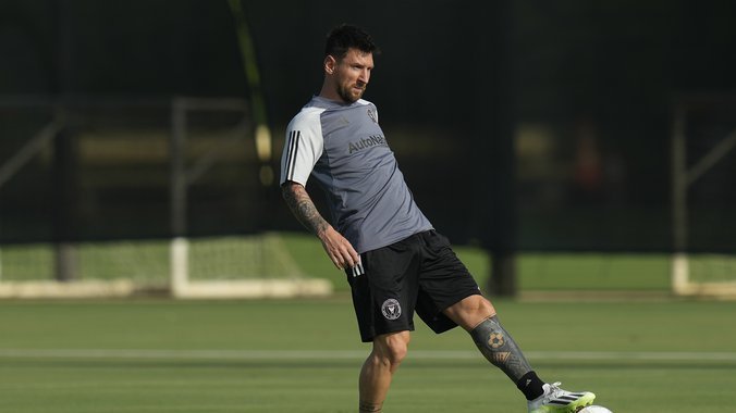 ŠOK! ČUVENI FUDBALER DOBIO PONUDU 1.500.000.000 EVRA! Da, milijardu i po evra: Svet fudbala ne može da dođe sebi...