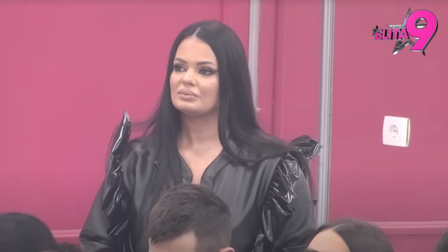 SPREMITE SE ZA NAJNOVIJU ŠOK-BOMBU U JEKU VANREDNOG UBACIVANJA! Rijaliti-mama STIŽE U BELU KUĆU, fanovi u potpunom derlirijumu!