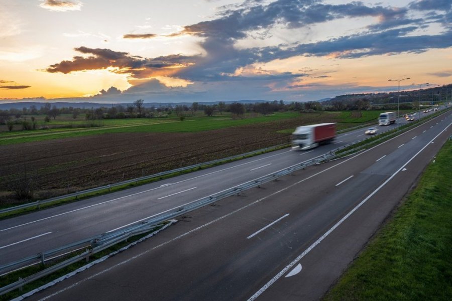 SPUŠTAJU TABLICE DA BI VARALI KAMERE: Kazne idu i do 1.500 evra - POLICIJA NA NOGAMA!