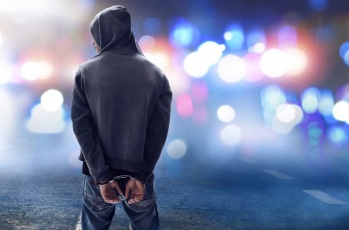 SRPSKI KLAN VARAO DRŽAVU! Primali socijalnu pomoć, a živeli u luksuzu – devojčice terali da kradu, novac krili u čarapama!