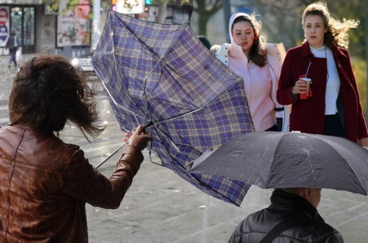 STIŽE JAK UDAR KIŠE ZA VIKEND! U jednom delu zemlje i sneg, A KREĆE I OLUJNA KOŠAVA!