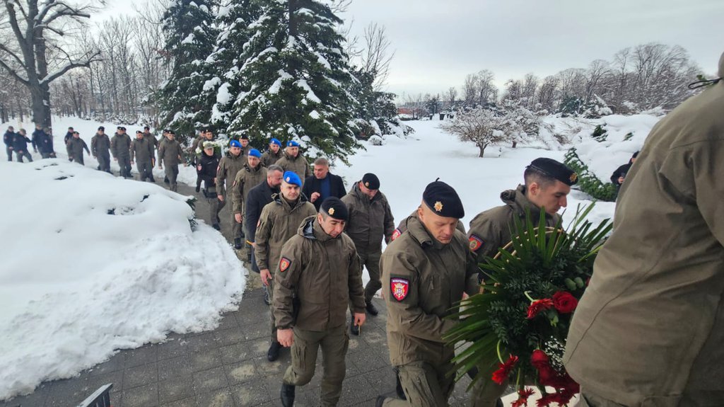 Sahranjen Danilo Šuković: Veliki broj prijatelja i porodica odali poslednju počast mladom heroju (FOTO)