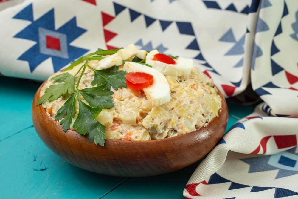 Salata bez koje više neće proći nijedno slavlje: Kažu da je bolja čak i od ruske, smazaćete je za tren oka