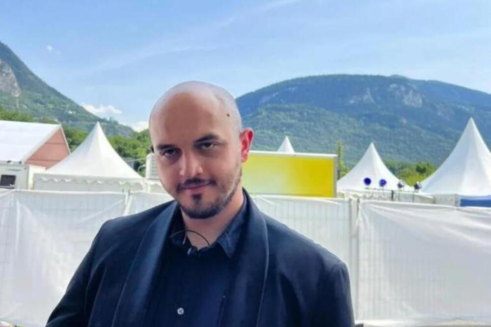 Tuga u Ljigu, sahranjen Stefan koji je umro u požaru spasavajući druge! I ljudi iz Švajcarske došli da ga isprate