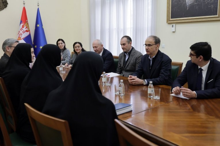VAŽAN SASTANAK! Premijer Macut razgovarao sa monahinjama o obnovi Manastira Žiča! (FOTO)
