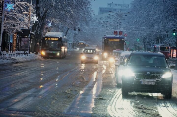 VOZITE PAŽLJIVO! ABS ima važan apel za ovaj vikend: Moguća poledica na putevima, na OVO morate obratiti pažnju!