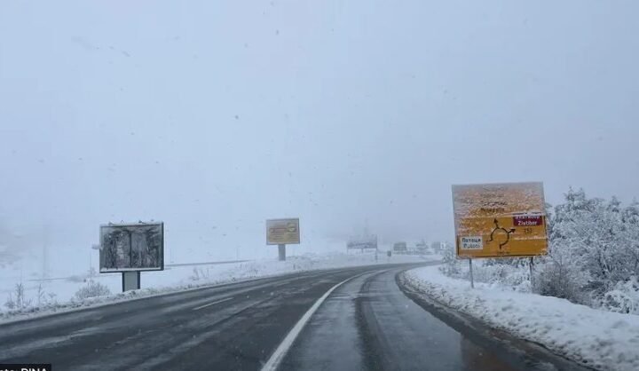 VREME NAPRAVILO HAOS U ZLATIBORSKOM OKRUGU! Ledena kiša i sneg otežavaju saobraćaj, uvedena zabrana za šlepere
