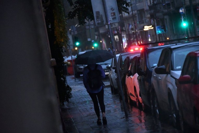 VREMENSKI ROLERKOSTER TRESE SRBIJU: Od prolećnih 14 stepeni do olujnih udara vetra, evo kada nam stiže novi sneg!