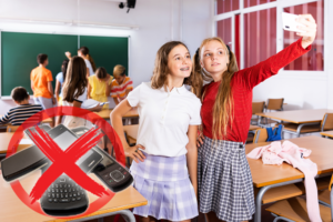 ZABRANA MOBILNIH TELEFONA U ŠKOLAMA SIGURNA - o ova dva modela se i dalje polemiše!