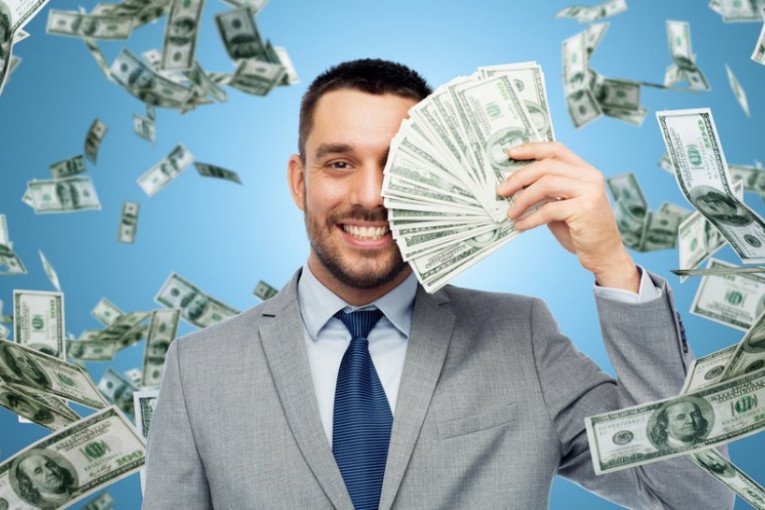 ZARAĐUJE 100 DOLARA, A NE RADI APSOLUTNO NIŠTA! Dao je oglas i napisao da ne čisti i ne razgovara sa ljudima, a POZIVI SU POČELI DA STIŽU KAO LUDI!