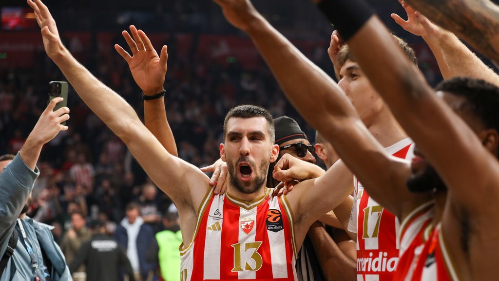 ZVEZDA SPRAŠILA STOTKU: Crveno-beli se poigravali sa Bečom, Nvora napunio koš, a najbolji odmarali na klupi!