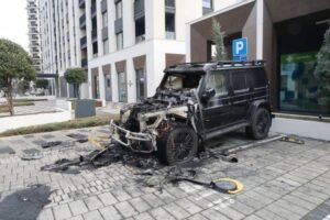 Zapaljen auto Bake Praseta