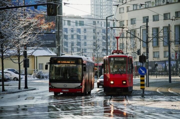 BEZ OVIH INFORMACIJA NE IZLAZITE IZ KUĆE! Ogromne izmene na linijama GSP - autobusi preusmereni, stajališta ukinuta, Autokomanda van funkcije!