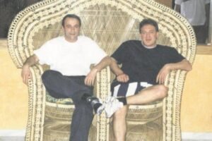 BIO PRVA ŽRTVA ZEMUNSKOG KLANA, A SADA SU NA NJEGA PUCALI KLINCI: Evo ko je muškarac koji je tema broj 1 u Srbiji!