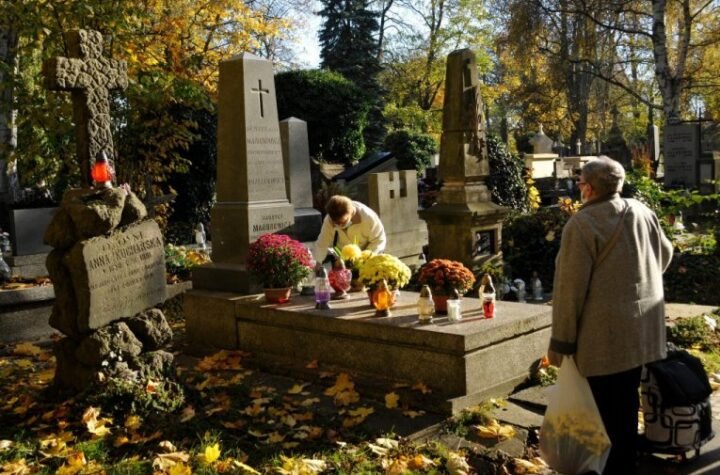 BIZARNA SITUACIJA ZBOG POSLEDNJE ŽELJE BIVŠEG PREDSEDNIKA: Umro pre 8 meseci, a telo još ne smeju da sahrane! Na groblju zjapi PRAZNA RUPA, porodica u strahu od osvete!