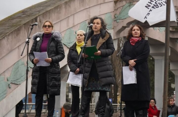 BLOKADER PRIVEDEN SA KOVERTAMA PUNIH NOVCA! Evo šta je sa tim parama planirao Vladimir Đorđević! (FOTO)