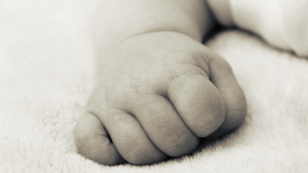 Beba pronađena kod kante za đubre: Tragedija u komšiluku