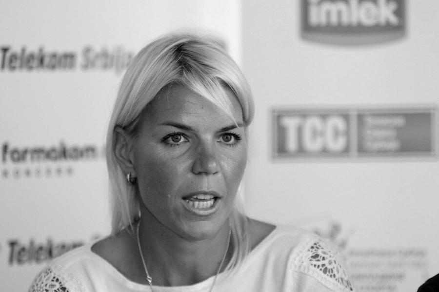 "ČEKAJ ME GORE, DOBRI PRIJATELJU MOJ!" Poznati se opraštaju od tragično nastradale Tatjane Ječmence, PLAČE NEBO NAD SRBIJOM!