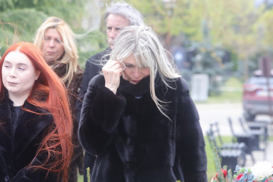 ĆERKA SAŠE POPOVIĆA GRCA U SUZAMA! Aleksandra prvi put pred kamerama o gubitku: "Bio je najbolji tata na svetu"!