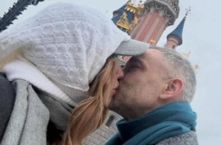 ČOVEK IZ SENKE JE BITAN ČLAN PORODICE MITROVIĆ! Javno osvanule njegove slike - a tek s kim se LJUBI