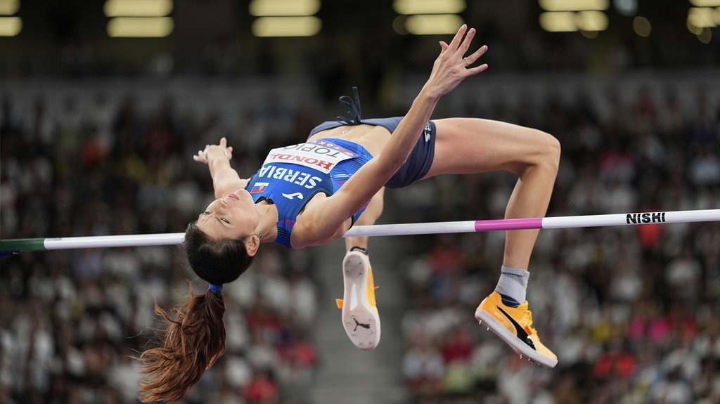 ČUDESNA ANGELINA TOPIĆ! Zauzela četvrto mesto na svetu, pojavila se samo na 1 mitingu i oduvala konkurenciju