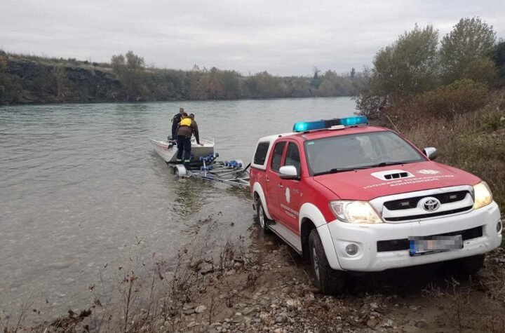 DEVOJKA KOLIMA SLETELA U MORAČU: Ronioci pretražuju reku, potresne scene na obali