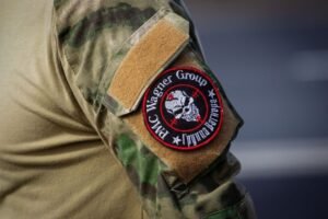 DRAMA NADOMAK SRBIJE! Policija upalu u tajnu bazu PARAVOJSKE – džipovi, ruske zastave i psi čuvari pred kućom, a UNUTRA ŠOK, evo šta su zatekli unutra!