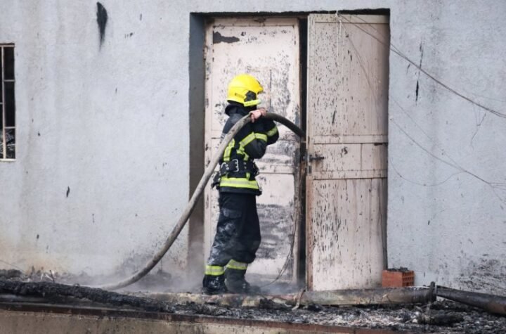 DRAMA U SRCU GRADA! Buknuo POŽAR u čuvenom pozorištu – kupola se srušila, ima POVREĐENIH!