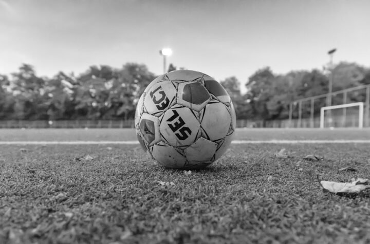 FUDBALER DEBITOVAO ZA KLUB I PREMINUO ODMAH NAKON UTAKMICE! Sudija svirao kraj, on se srušio na teren i umro