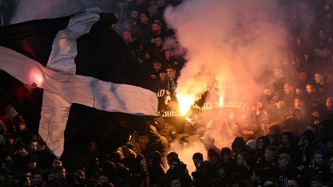 GROBARI ZAPALILI MARAKANU: Jezive scene na derbiju, vatra guta jug, policija uputila poslednju opomenu!