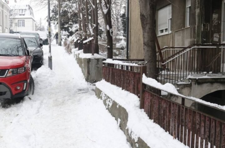 HITNO OGLAŠAVANJE RHMZ: Temperatura pada na nulu, kiša prelazi u sneg u celoj zemlji! Evo gde će biti NAJKRITIČNIJE!