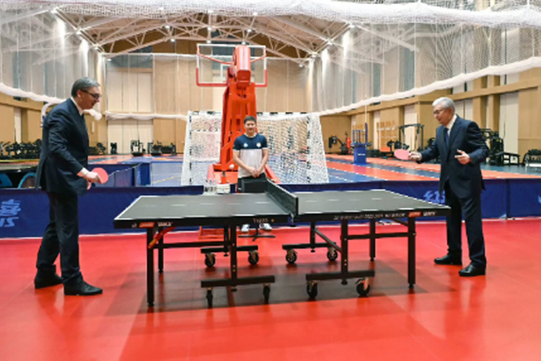 "IGRAO SAM SA NAJBOLJIM STONOTENISEROM MEĐU POLITIČARIMA!" Vučić u Astani u izdanju kakvom ga nikada niste videli! (FOTO)