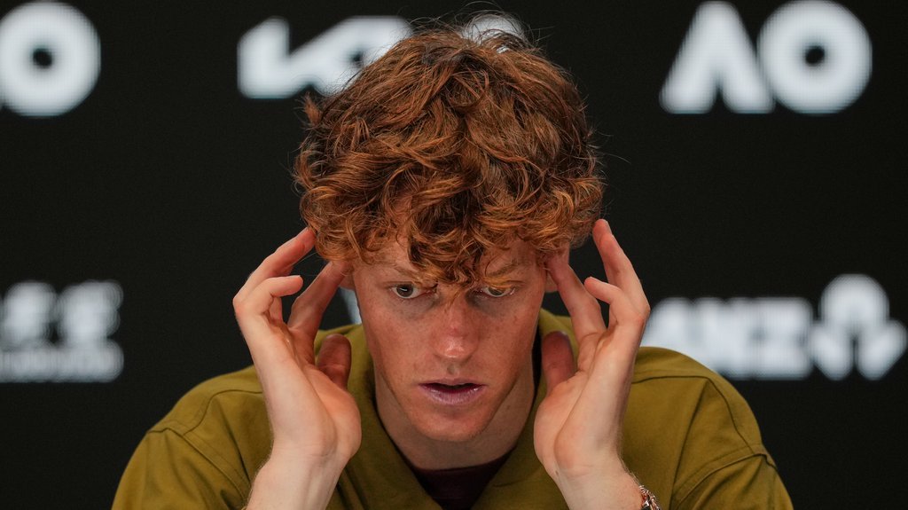 ITALIJAN SLAVIO U DVA SETA! Siner upisao prvi trijumf od polufinala Australijan Opena