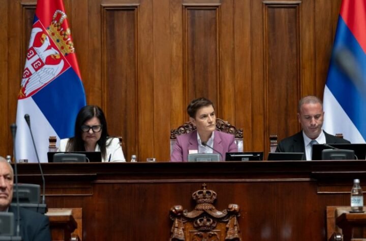 JESTE LI VI MUZIČARI? Brnabićeva pravo u metu: Blokaderi prvo traže da se primene preporuke ODIHR, pa onda kažu da je to priprema izborne krađe?!