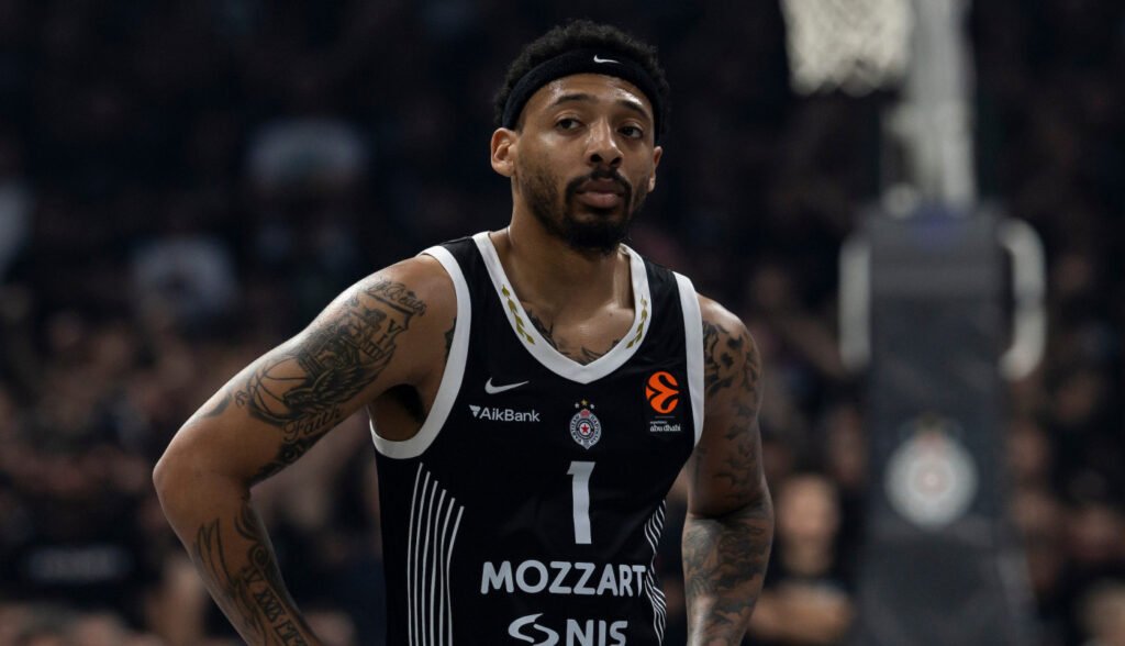 KARLIK DŽONS ŠOKIRAO GROBARE! Oglasio se zbog NOVCA! (FOTO)