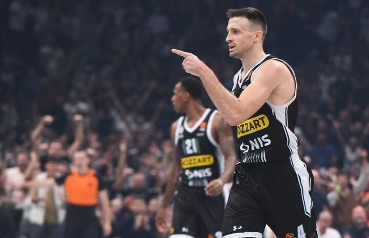 KATASTROFA! ALEKSA AVRAMOVIĆ SE POVREDIO: Srpski reprezentativac uz muke napustio teren