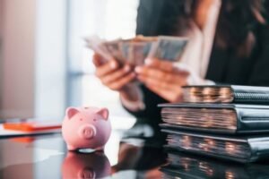 KOJI BIZNIS DANAS USPEVA, A KOJI SE "BORE DA PREŽIVE"? Građani Srbije imaju sve više novca, OVI sektori se svakodnevno sve više pune!