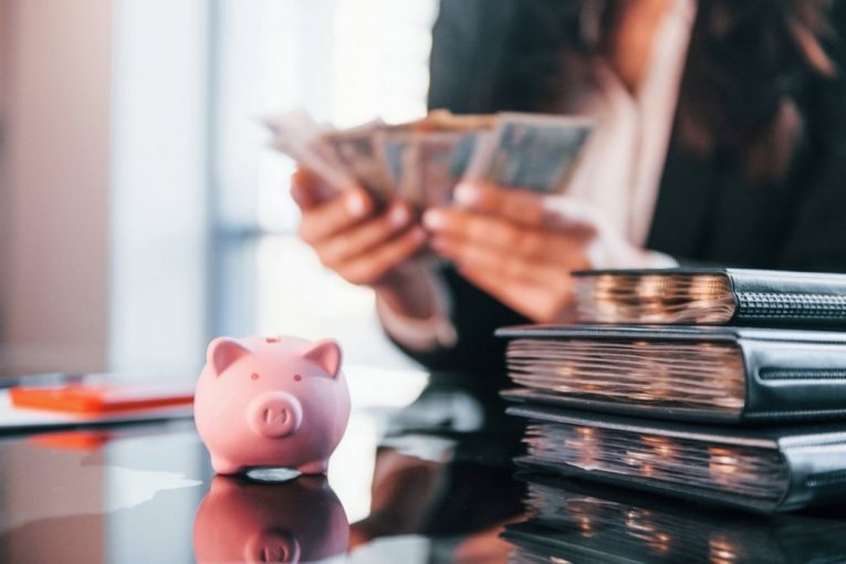 KOJI BIZNIS DANAS USPEVA, A KOJI SE "BORE DA PREŽIVE"? Građani Srbije imaju sve više novca, OVI sektori se svakodnevno sve više pune!