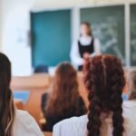 KRAJ RASPUSTA! Učenici se danas vraćaju u školske klupe - VEĆ U APRILU NOVI ODMOR!