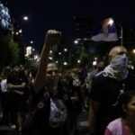 KRVAVE RUKE BLOKADERA: Došli iz Lazarevca da sakate ljude po Aranđelovcu! Aktivista SNS Vladimir jedva gleda na povređeno oko, nasilnik Milovanović ga sramno napao s leđa!