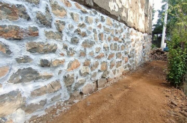 KUĆA ZA SAMO 9.000 EVRA! Oglas zapalio Srbiju: Temelj i krov kao novi, dvorište puno voća, a evo gde se nalazi ovo BLAGO! (FOTO)