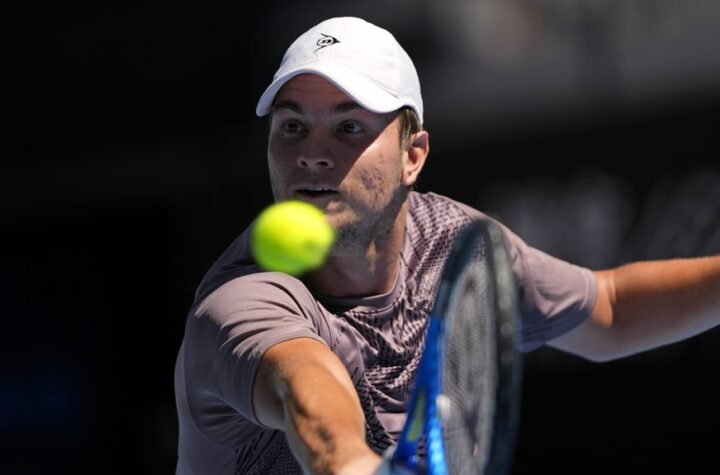 Kecmanović pobedio Zvereva i plasirao se u četvrtfinale turnira u Akapulku