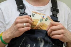 "LJUDI, O OVOME VAM NIKO NE PRIČA!" Balkanac iskreno o surovom životu u Nemačkoj: Zarađujem 2.700 evra, a na nuli sam i TETKA MI TRAŽI MLADU PO SELIMA!