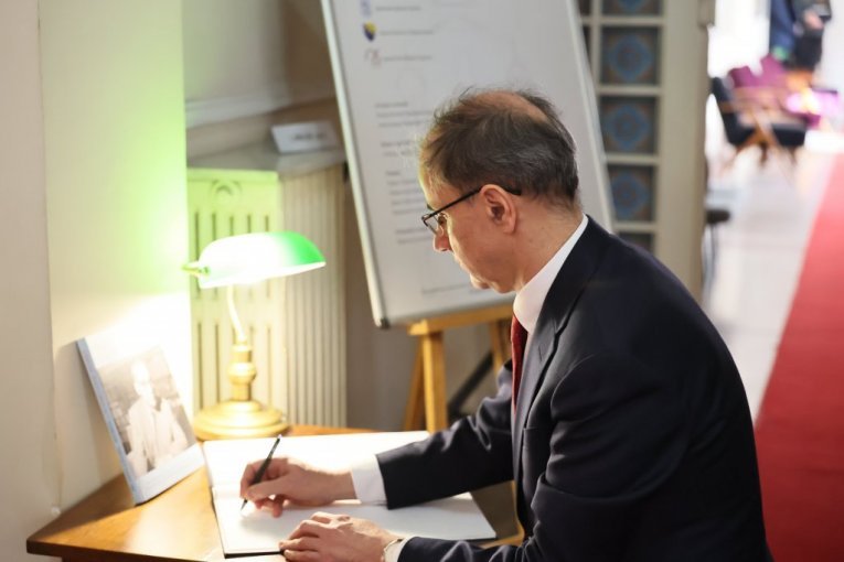 Premijer u Državnom arhivu Srbije