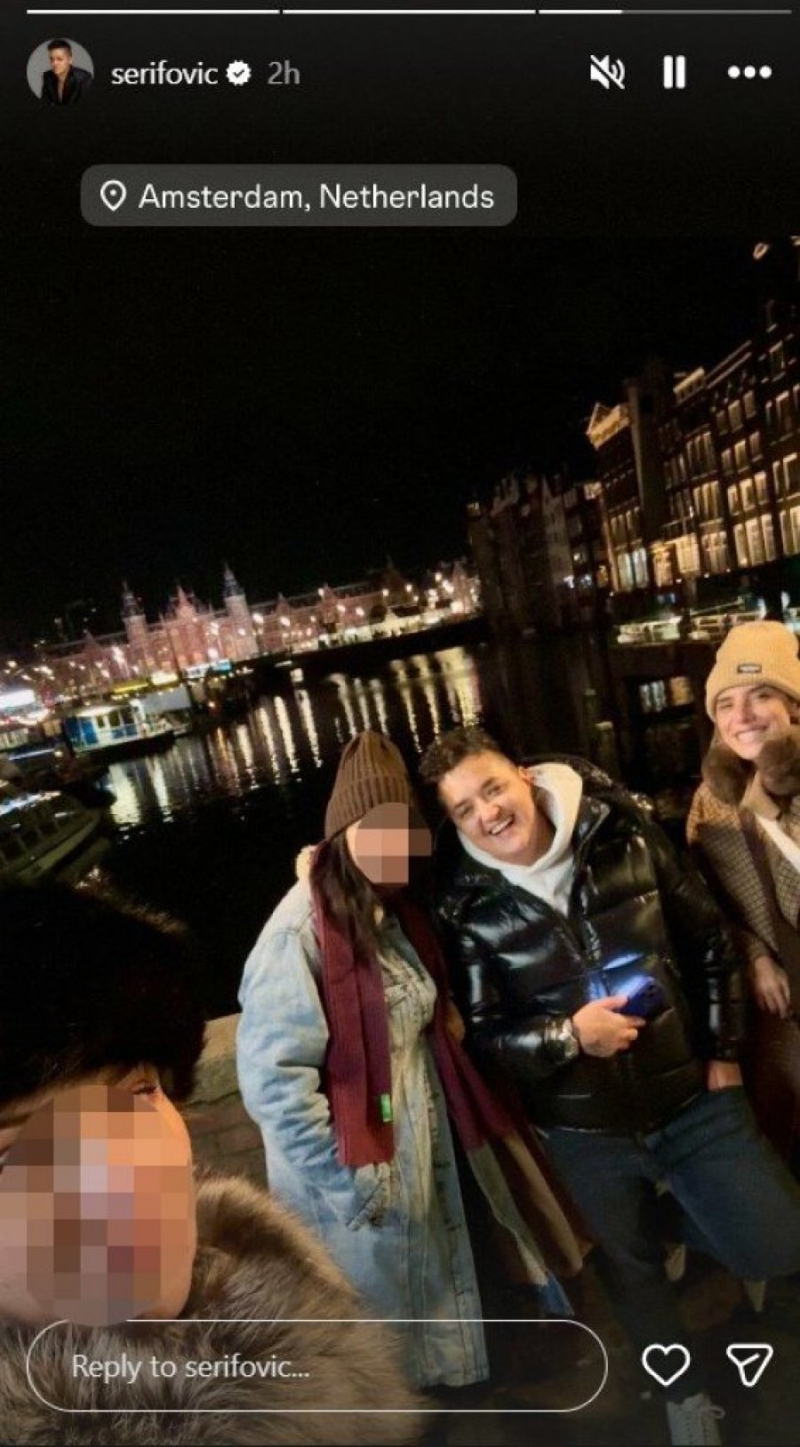 MARIJA ŠERIFOVIĆ I JOVANA PAJIĆ UHVAĆENE U "GRADU GREHA"! Pevačice se prepustile uživanju, sa njima JOŠ DVE ŽENSKE OSOBE! (FOTO)