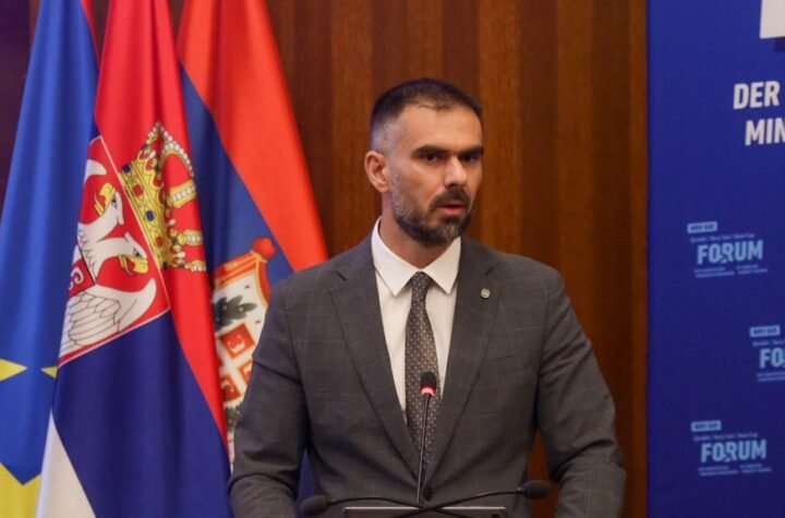 MIĆIN OSUDIO GRAFIT MRŽNJE ISPISAN PROTIV AMBASADORA UKRAJINE U NOVOM SADU: Dao sam nalog da se grafit hitno ukloni, i to je jutros učinjeno! (FOTO)