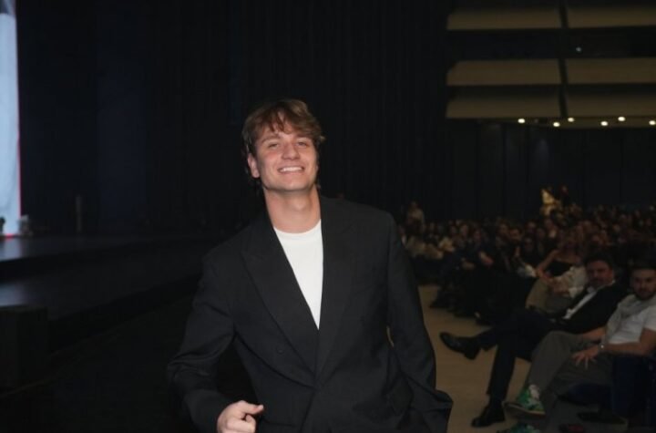 MLADI PEVAČ PODIGAO ČITAV REGION NA NOGE! Jakov Jozinovic pokorio estradu, OTKRIO NEPOZNATE DETALJE DRUŽENJA SA PRIJOM!