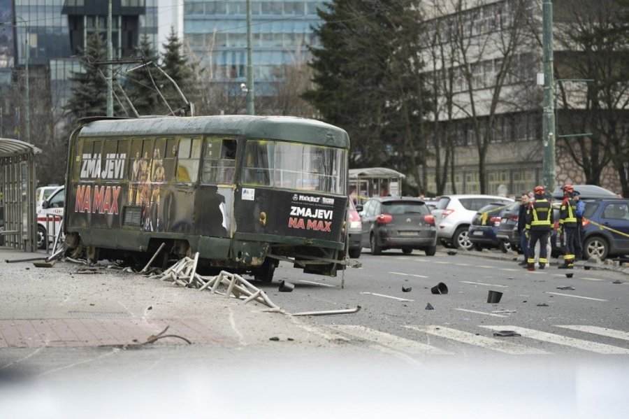 "MLADI ŽIVOTI SU STRADALI, PORODICE PROLAZE KROZ NEZAMISLIVU BOL!" Pevač se oglasio nakon TRAGEDIJE NA ŽELEZNIČKOJ STANICI, reči seku POPUT MAČA!