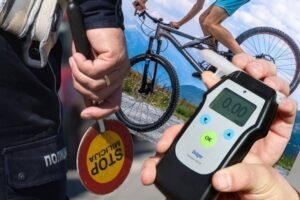 MRTAV PIJAN SEO NA BICIKL! Naduvao preko tri promila!